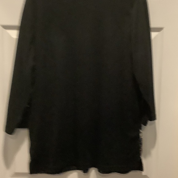 Quacker Factory Black and Silver Sequin with lace accents Long‎ Sleeve Top - Picture 8 of 8